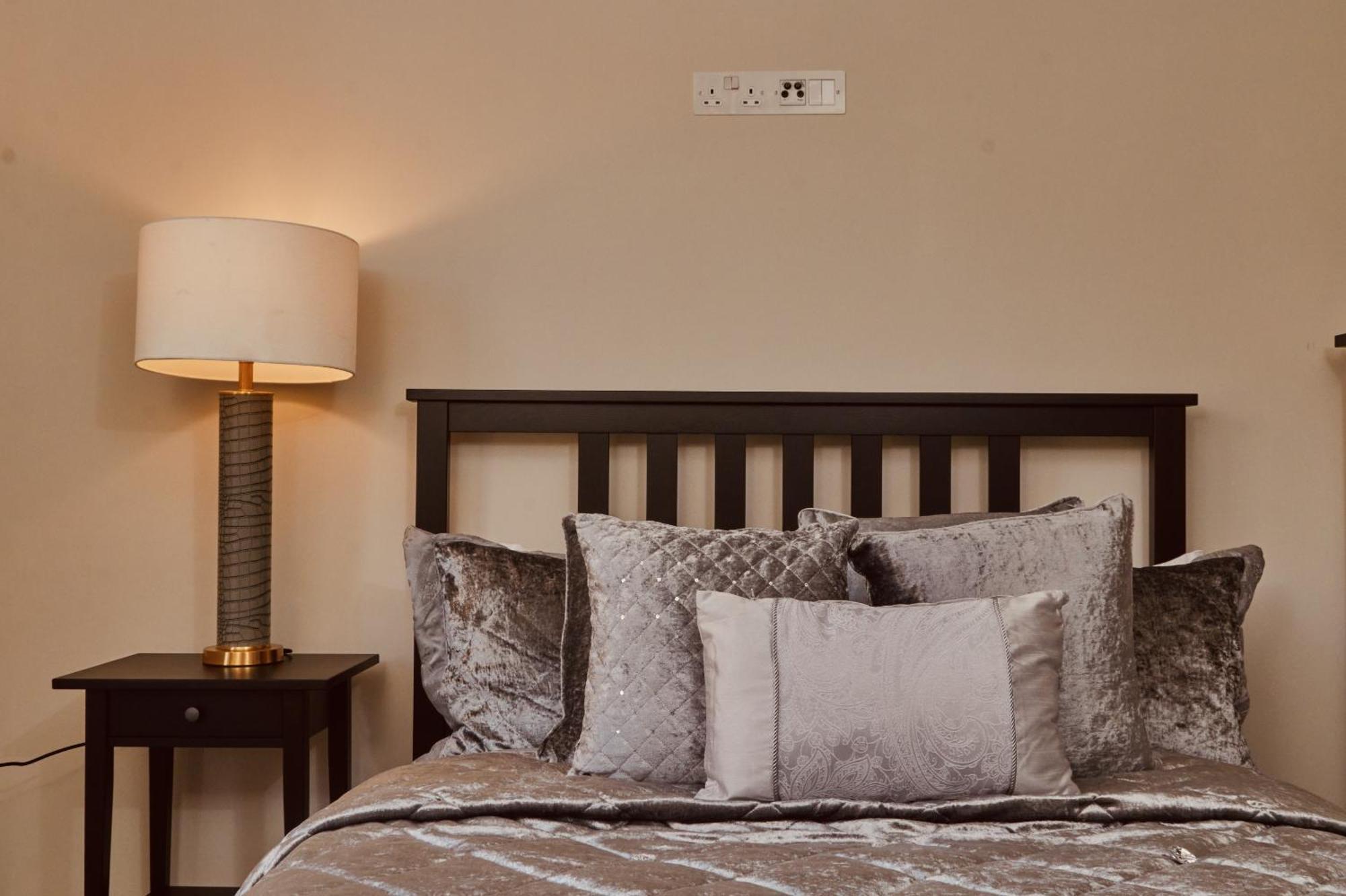 Luxury 2br Duplex Near Lgi, King Bed