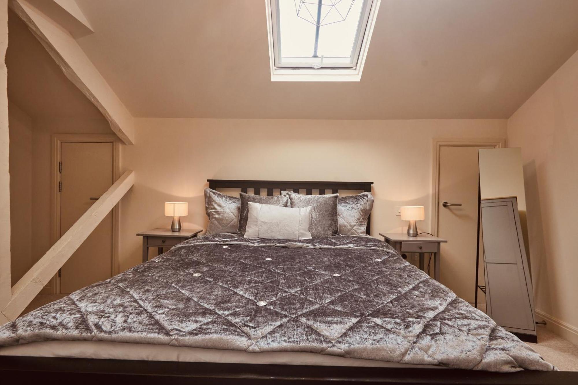 Apartment Luxury 2br Duplex Near Lgi, King Bed Leeds (West Yorkshire)