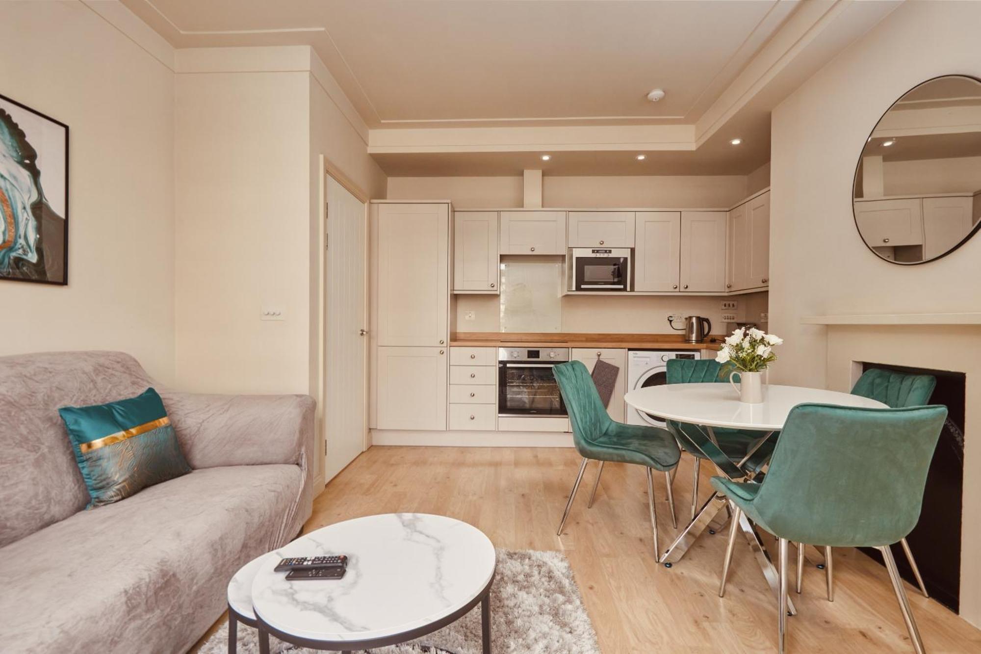 Luxury 2br Duplex Near Lgi, King Bed