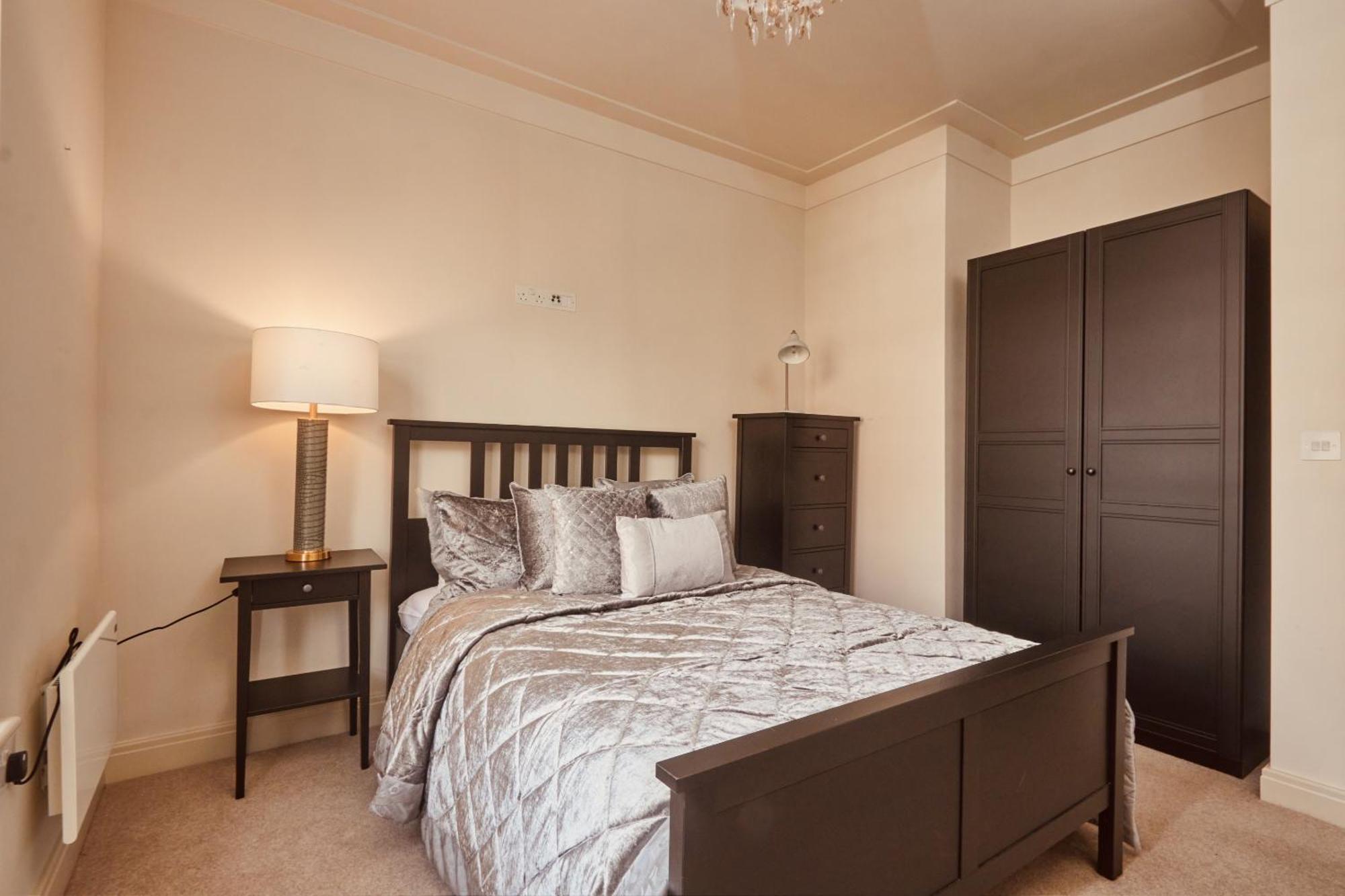 Luxury 2br Duplex Near Lgi, King Bed